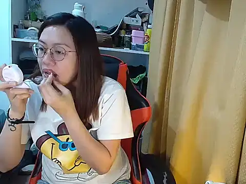 Snapshot of crizzybel chatting on May 1, 6:56 pm crizzybel online show from May 1, 6:56 pm