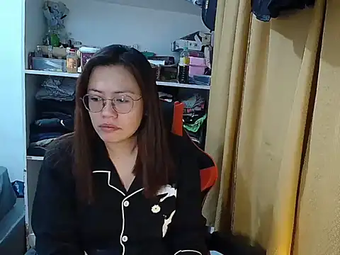 Snapshot of crizzybel chatting on May 3, 8:15 pm crizzybel online show from May 3, 8:15 pm
