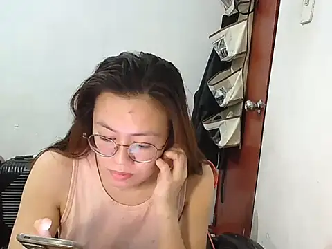 Snapshot of crizzybel chatting on May 19, 1:56 am crizzybel online show from May 19, 1:56 am