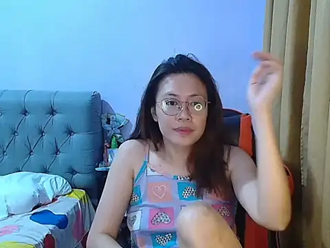 Snapshot of crizzybel chatting on May 24, 8:08 am crizzybel online show from May 24, 8:08 am
