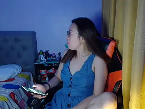 Snapshot of crizzybel chatting on May 26, 3:35 am crizzybel online show from May 26, 3:35 am