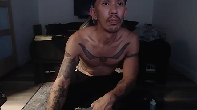 Snapshot of inc25cb@xh chatting on December 13, 11:21 pm inc25cbxh online show from December 13, 11:21 pm