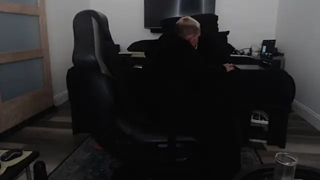 Snapshot of inc25cb@xh chatting on December 19, 7:54 pm inc25cbxh online show from December 19, 7:54 pm