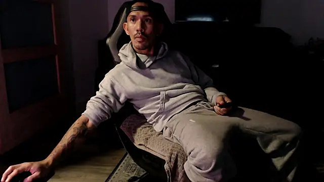 Snapshot of inc25cb@xh chatting on January 14, 11:05 am inc25cbxh online show from January 14, 11:05 am