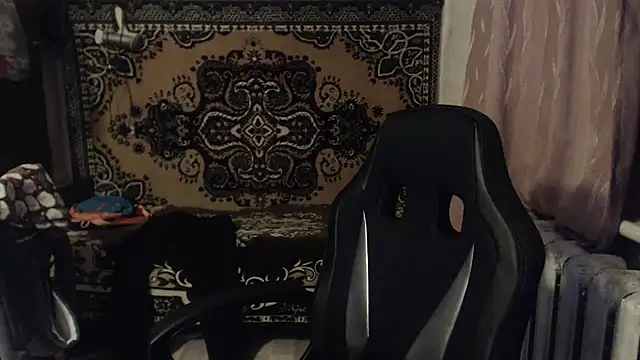 Snapshot of AlisaLaDiva chatting on January 2, 10:33 pm AlisaLaDiva online show from January 2, 10:33 pm