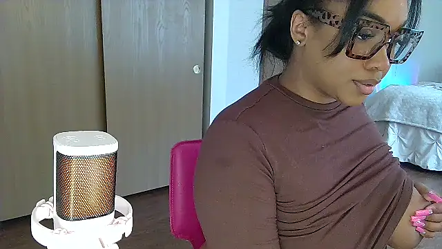 Snapshot of alexusheaven chatting on October 14, 5:25 pm alexusheaven online show from October 14, 5:25 pm