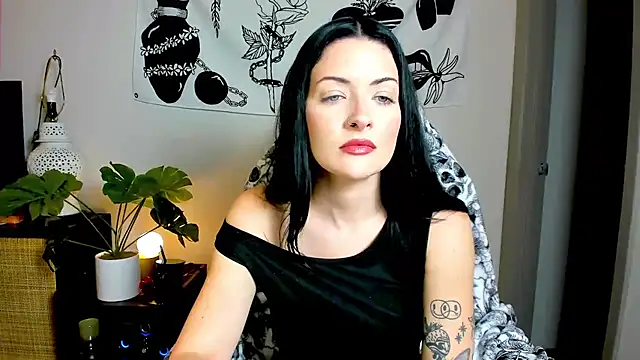 Snapshot of MelroseStrip chatting on November 11, 11:27 pm MelroseStrip online show from November 11, 11:27 pm