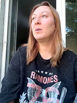 Snapshot of Mira_Xo_ chatting on September 23, 6:16 am Mira Xo online show from September 23, 6:16 am