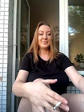 Snapshot of Mira_Xo_ chatting on September 25, 7:01 am Mira Xo online show from September 25, 7:01 am