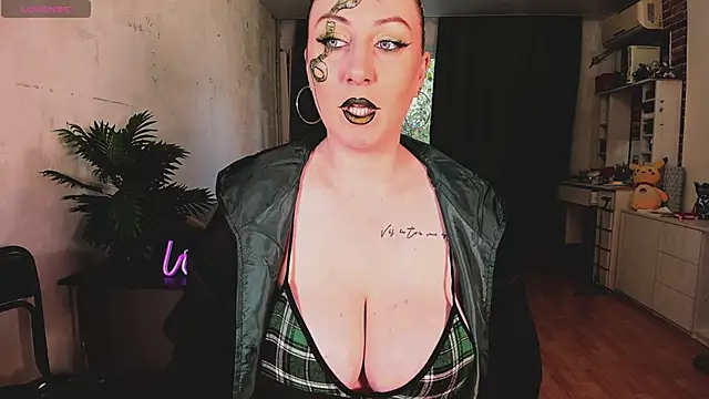 Snapshot of Mira_Xo_ chatting on October 17, 10:51 am Mira Xo online show from October 17, 10:51 am