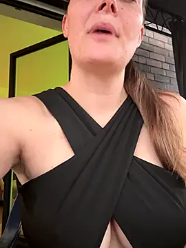 Snapshot of newMichelle chatting on October 6, 6:11 am newMichelle online show from October 6, 6:11 am