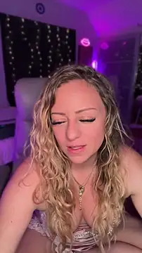 Snapshot of sage_love chatting on May 5, 1:24 am sage love online show from May 5, 1:24 am
