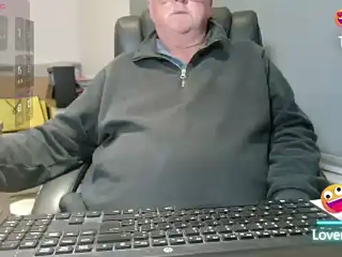 Snapshot of bigbadjon69 chatting on June 7, 10:35 pm bigbadjon69 online show from June 7, 10:35 pm