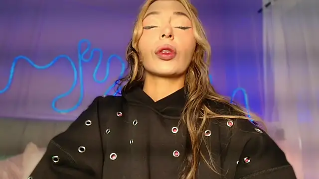 Sofly s online show from May 20, 11:49 am