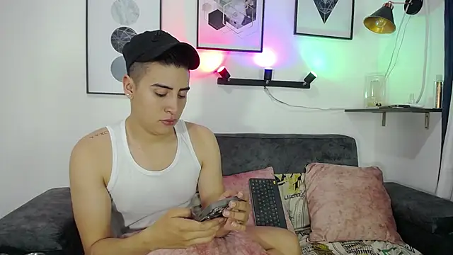 Tomas and liam online show from December 11, 4:28 am