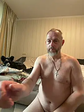 Snapshot of GHsveter chatting on June 4, 8:42 am GHsveter online show from June 4, 8:42 am