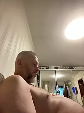 Snapshot of GHsveter chatting on June 12, 5:23 pm GHsveter online show from June 12, 5:23 pm