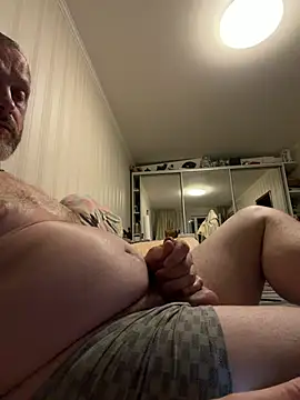 Snapshot of GHsveter chatting on June 15, 8:22 pm GHsveter online show from June 15, 8:22 pm