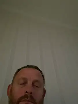 Snapshot of GHsveter chatting on June 25, 5:17 pm GHsveter online show from June 25, 5:17 pm