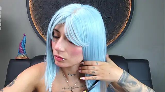 Snapshot of miss_sharlotte18 chatting on February 6, 6:11 pm miss sharlotte18 online show from February 6, 6:11 pm