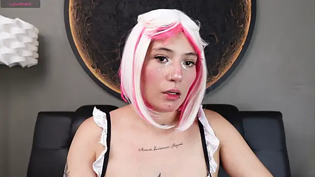 Snapshot of miss_sharlotte18 chatting on May 27, 6:05 pm miss sharlotte18 online show from May 27, 6:05 pm