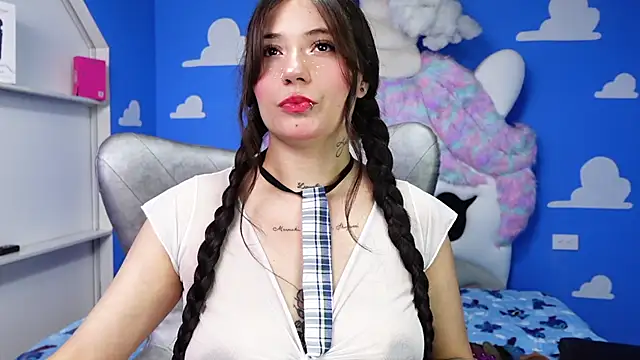 Snapshot of miss_sharlotte18 chatting on June 2, 6:10 pm miss sharlotte18 online show from June 2, 6:10 pm