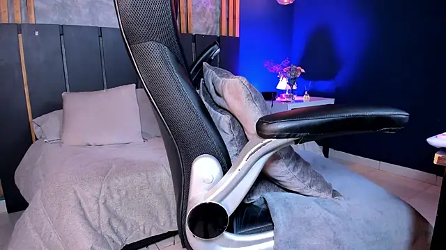 shanelhot online show from February 11, 12:59 am