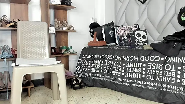 Snapshot of MirandaHaguen chatting on June 13, 8:51 pm MirandaHaguen online show from June 13, 8:51 pm