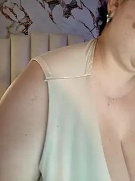 Snapshot of mollieblue69 chatting on April 21, 1:17 pm mollieblue69 online show from April 21, 1:17 pm