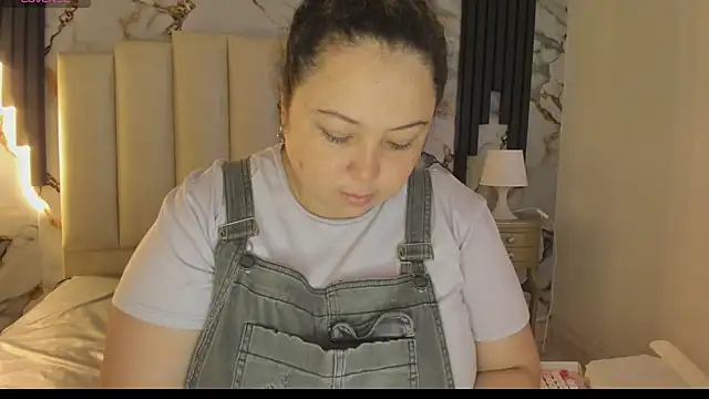 Snapshot of mollieblue69 chatting on April 27, 12:47 pm mollieblue69 online show from April 27, 12:47 pm