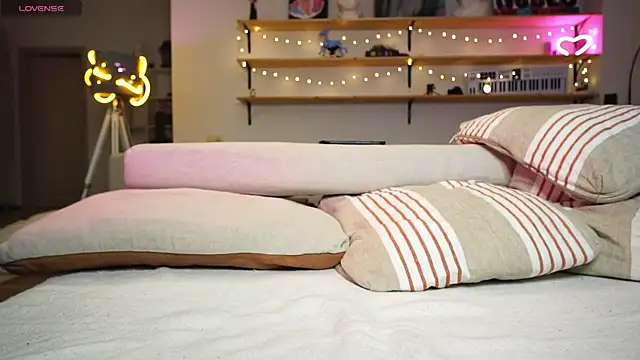 yourprettykate online show from March 21, 6:40 pm