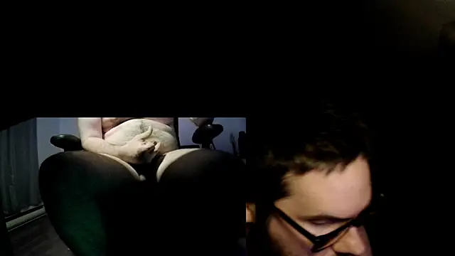 Snapshot of fck_boy123 chatting on April 29, 3:21 am fck boy123 online show from April 29, 3:21 am