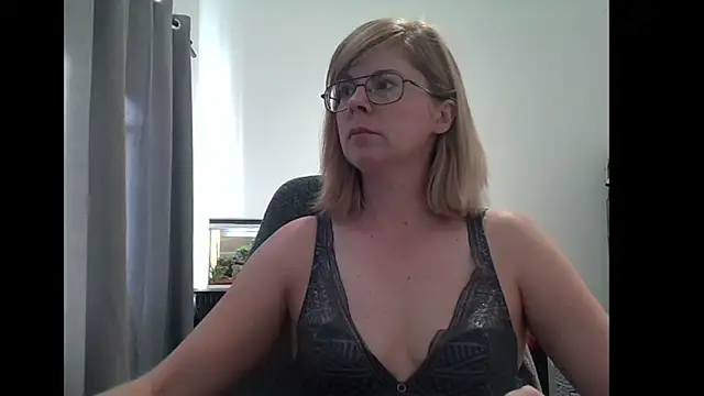 SavannaGirly online show from March 1, 8:02 am