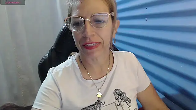 Snapshot of Chayla_Ruiz chatting on May 2, 9:42 pm Chayla Ruiz online show from May 2, 9:42 pm