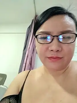 Snapshot of LILYsweetfcup chatting on May 5, 12:02 pm LILYsweetfcup online show from May 5, 12:02 pm