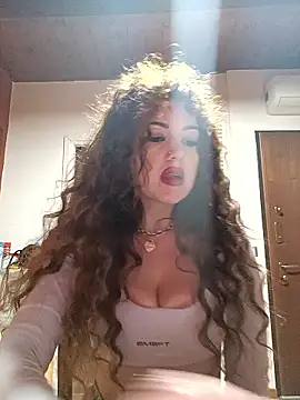 Snapshot of CurlyElisa chatting on April 25, 11:35 pm CurlyElisa online show from April 25, 11:35 pm