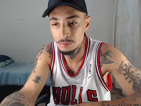 Snapshot of emiliano_hottt chatting on September 29, 9:08 pm emiliano hottt online show from September 29, 9:08 pm