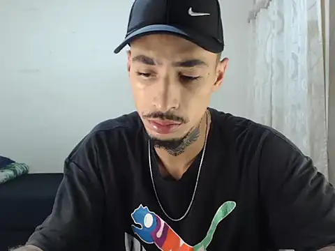 Snapshot of emiliano_hottt chatting on October 12, 3:55 pm emiliano hottt online show from October 12, 3:55 pm