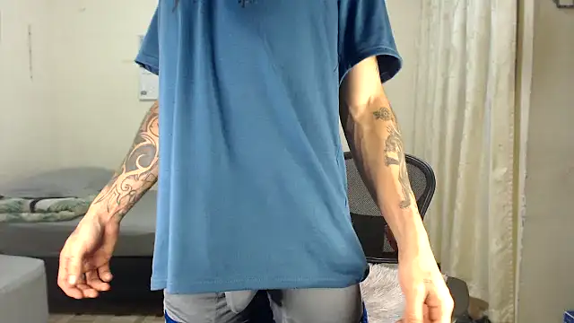 Snapshot of emiliano_hottt chatting on March 10, 2:00 pm emiliano hottt online show from March 10, 2:00 pm