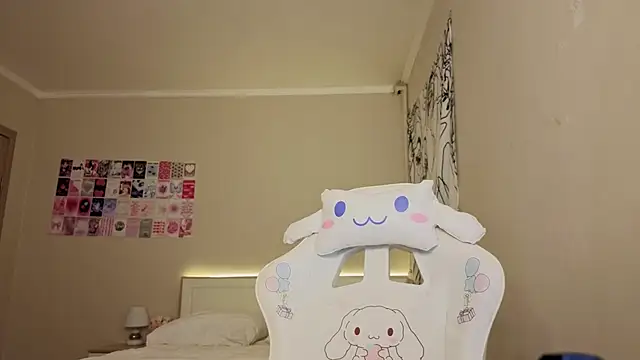 Snapshot of LisaSweetie chatting on February 19, 4:03 pm LisaSweetie online show from February 19, 4:03 pm