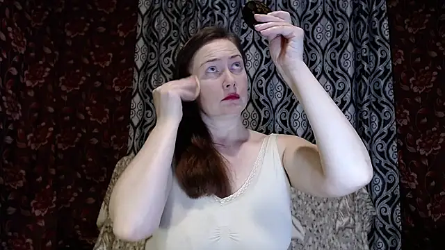 Snapshot of EmilyDoth chatting on December 21, 4:47 pm EmilyDoth online show from December 21, 4:47 pm