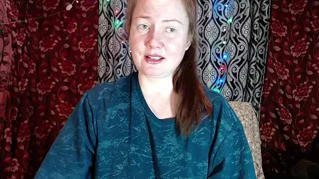 Snapshot of EmilyDoth chatting on January 19, 9:02 am EmilyDoth online show from January 19, 9:02 am