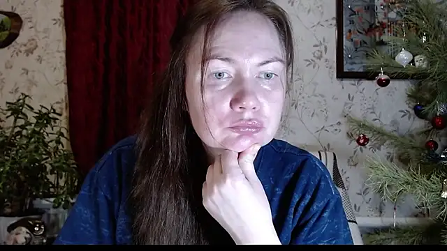 Snapshot of EmilyDoth chatting on February 6, 6:11 pm EmilyDoth online show from February 6, 6:11 pm