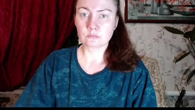 Snapshot of EmilyDoth chatting on February 13, 1:51 pm EmilyDoth online show from February 13, 1:51 pm