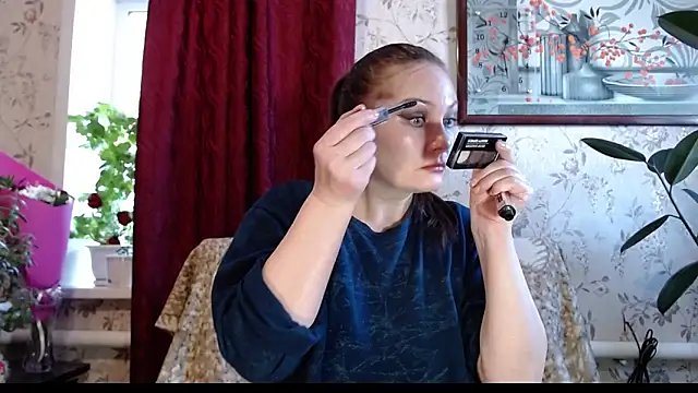 Snapshot of EmilyDoth chatting on February 21, 5:30 am EmilyDoth online show from February 21, 5:30 am