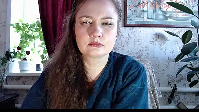 Snapshot of EmilyDoth chatting on February 27, 6:13 am EmilyDoth online show from February 27, 6:13 am