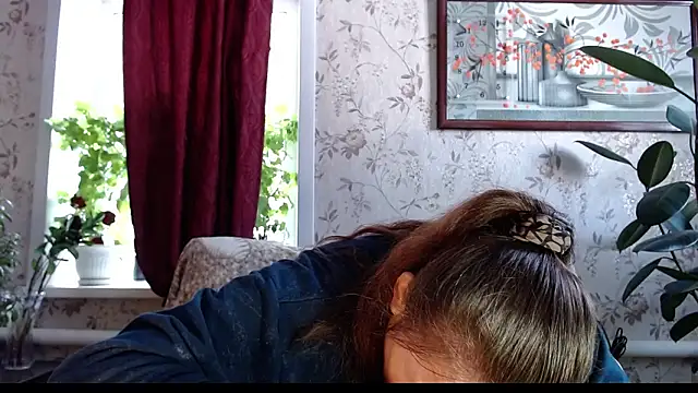 Snapshot of EmilyDoth chatting on March 1, 5:53 am EmilyDoth online show from March 1, 5:53 am