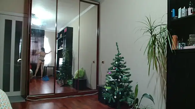 KiraGoldens online show from January 19, 7:45 am