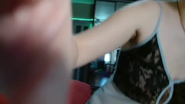 KiraGoldens online show from February 20, 6:10 am