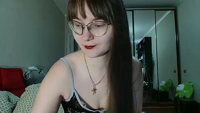 KiraGoldens online show from April 7, 6:14 am